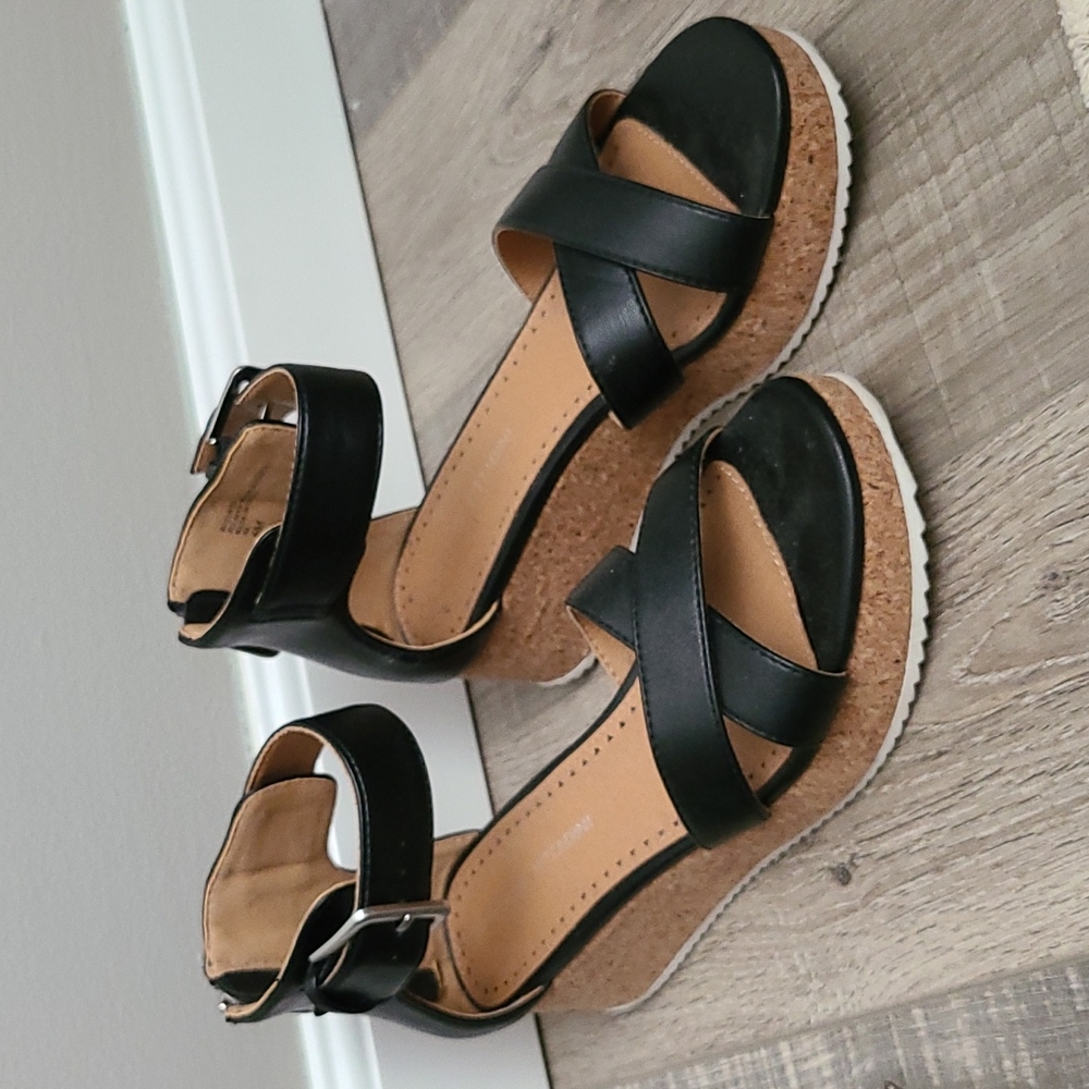Adrienne Vittadini Black Women's Sandal